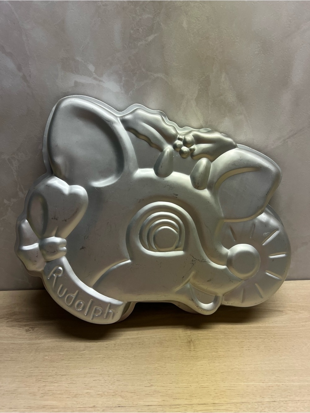 🎄 Vintage 1981 Rudolph the Red-Nosed Reindeer Cake Pan